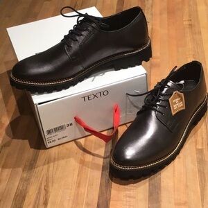 Texto lace up leather chunky sole shoes. Shimmery Black. NWB 9.5 8.5